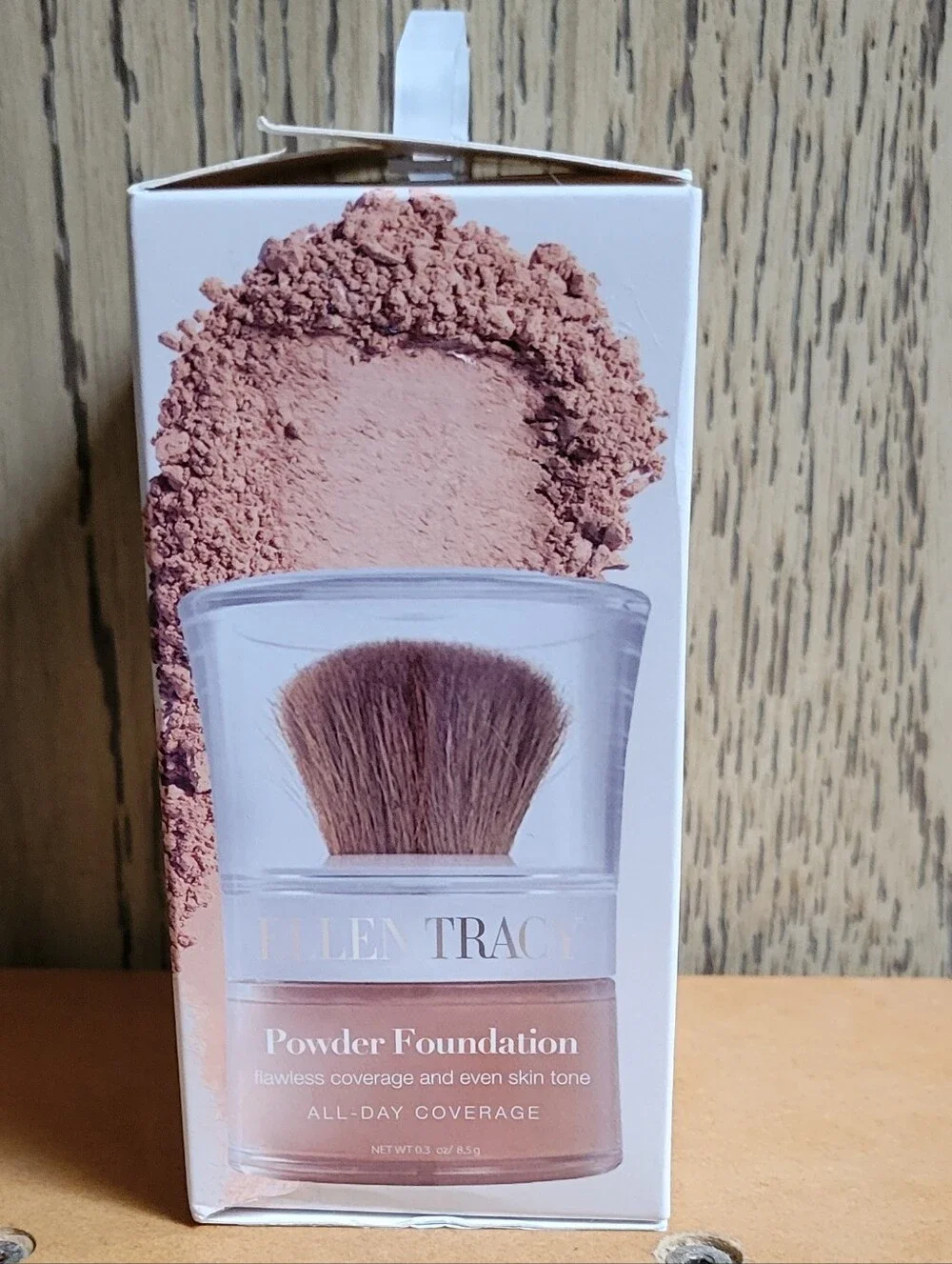 Ellen Tracy Loose Powder Foundation + Brush 24-Hour Wear & Coverage Fair-Light